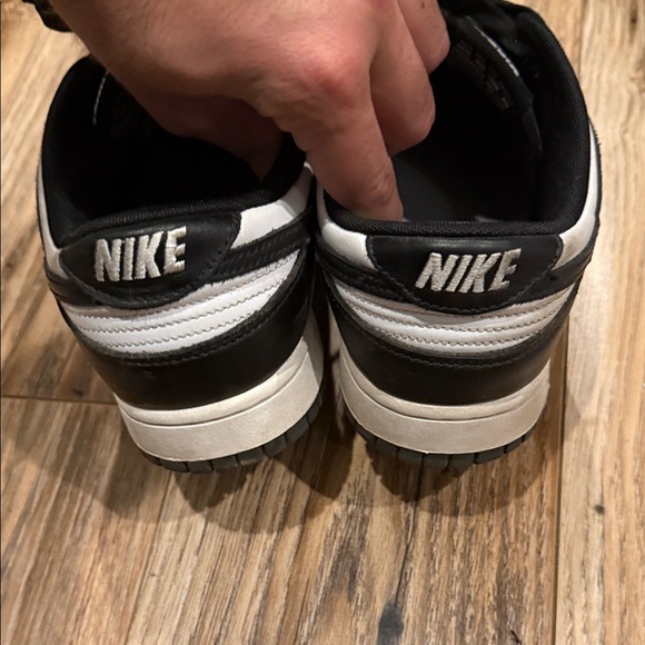 Nike Men's Black and White Low-Top Sneakers - Picture 3 of 5